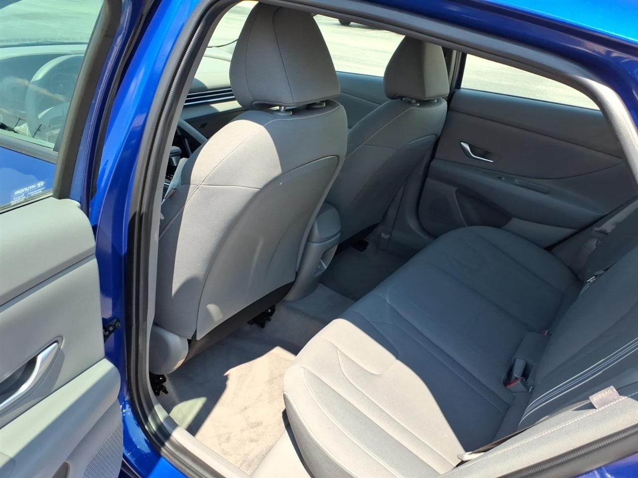 Hyundai Elantra  2024