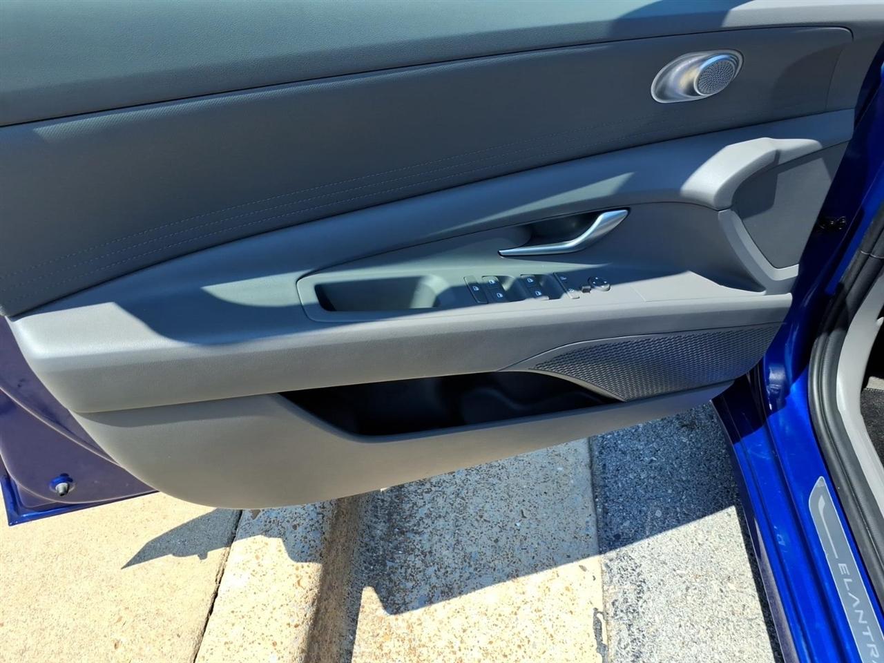 Hyundai Elantra  2024