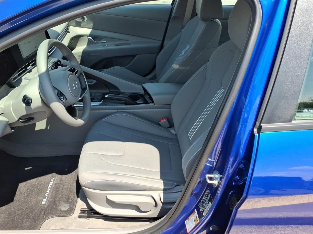 Hyundai Elantra  2024