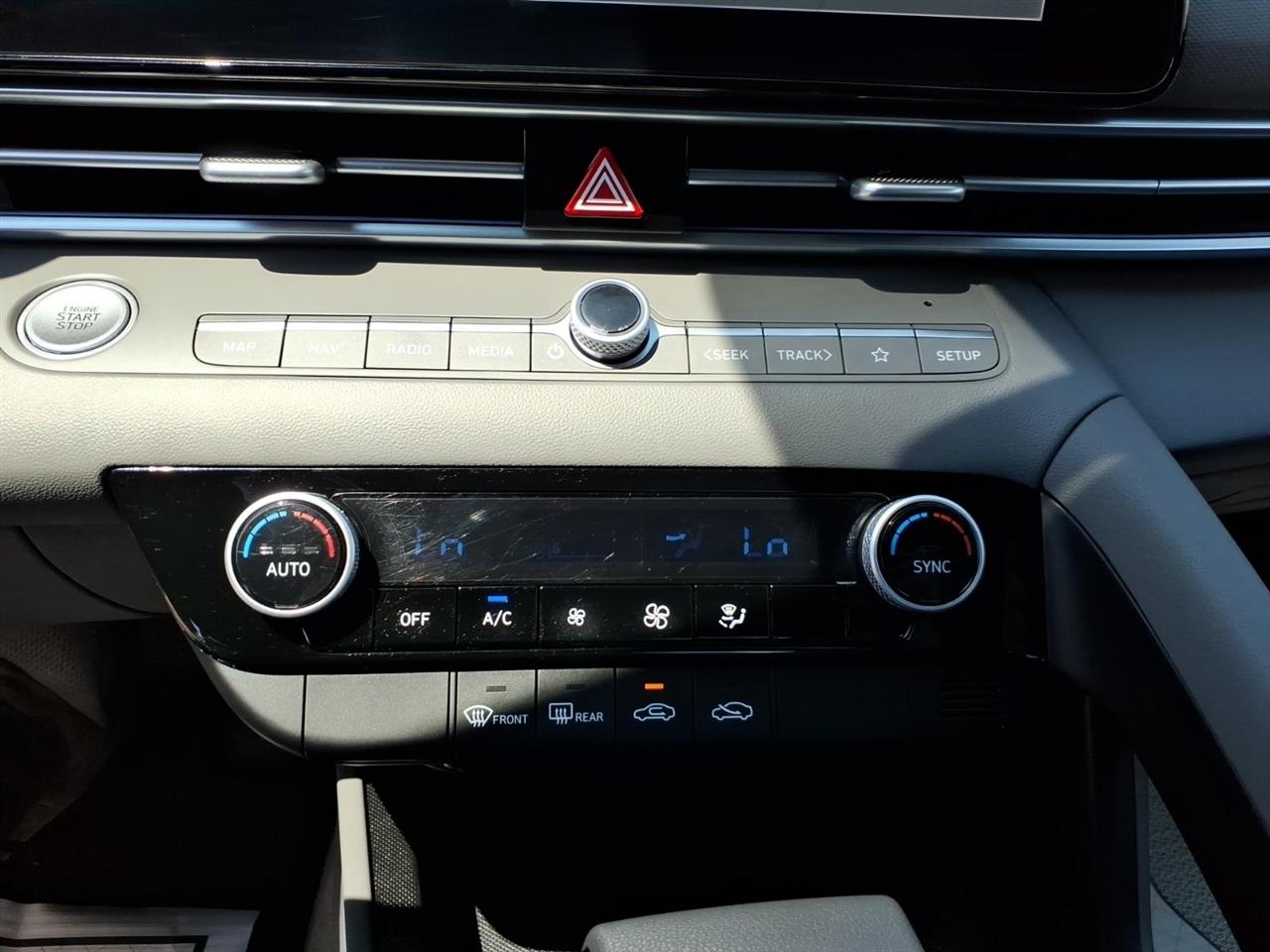 Hyundai Elantra  2024