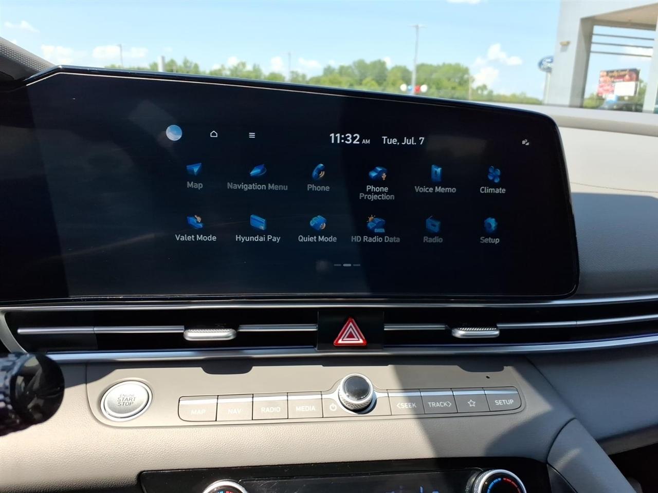 Hyundai Elantra  2024