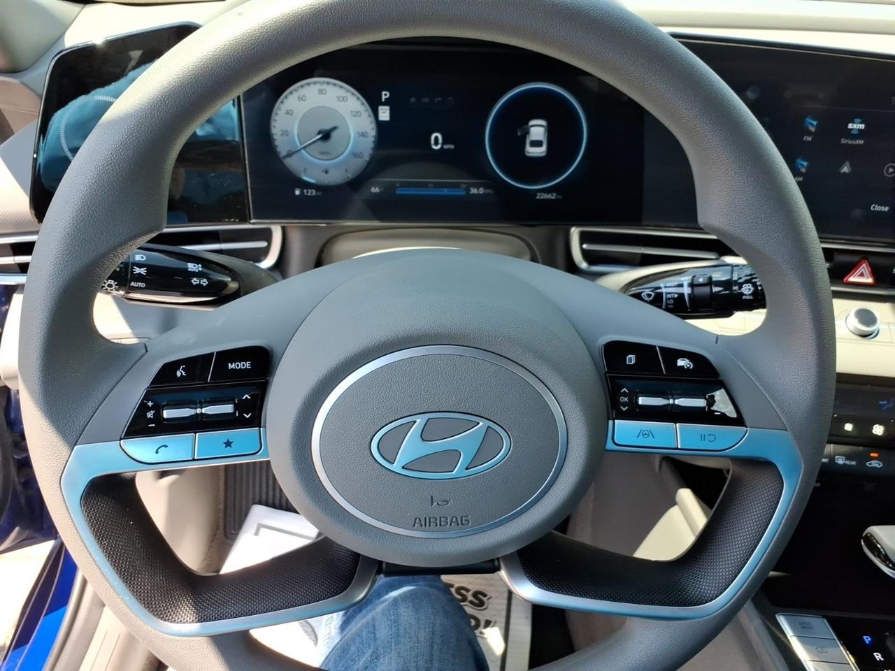 Hyundai Elantra  2024