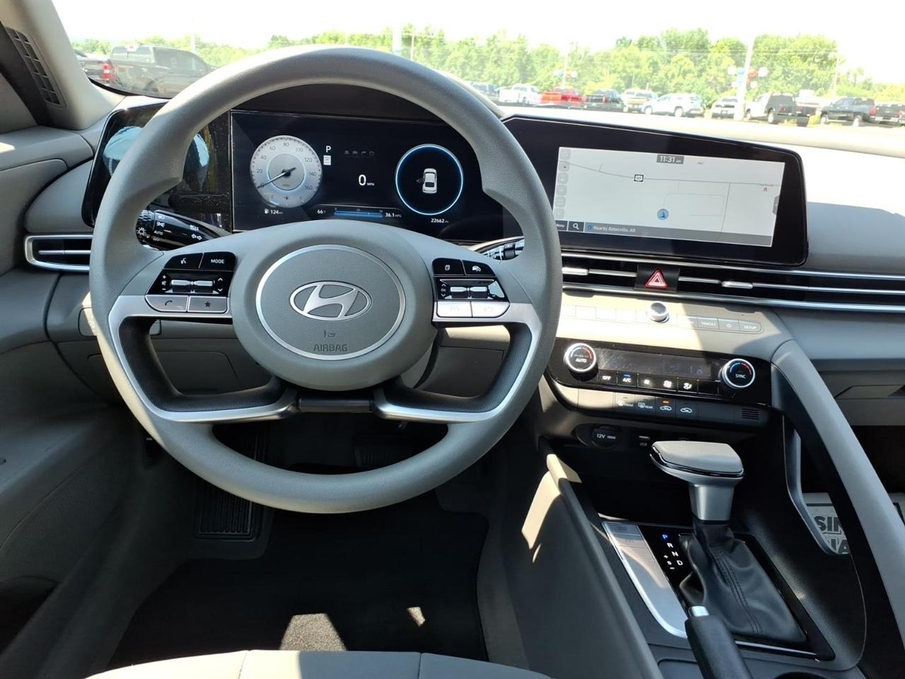 Hyundai Elantra  2024