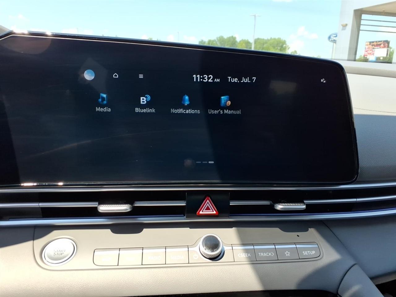 Hyundai Elantra  2024