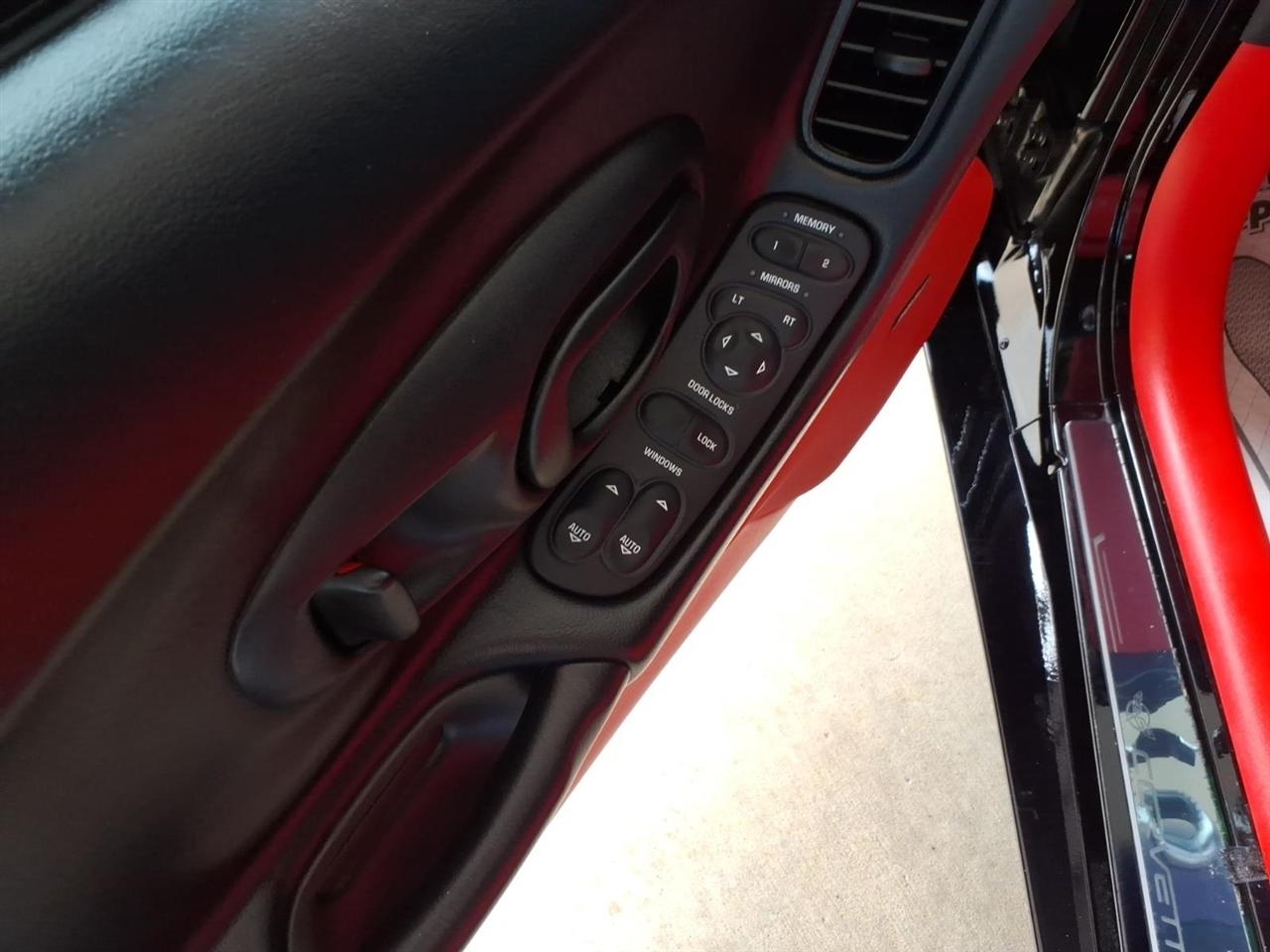 Chevrolet Corvette  2004