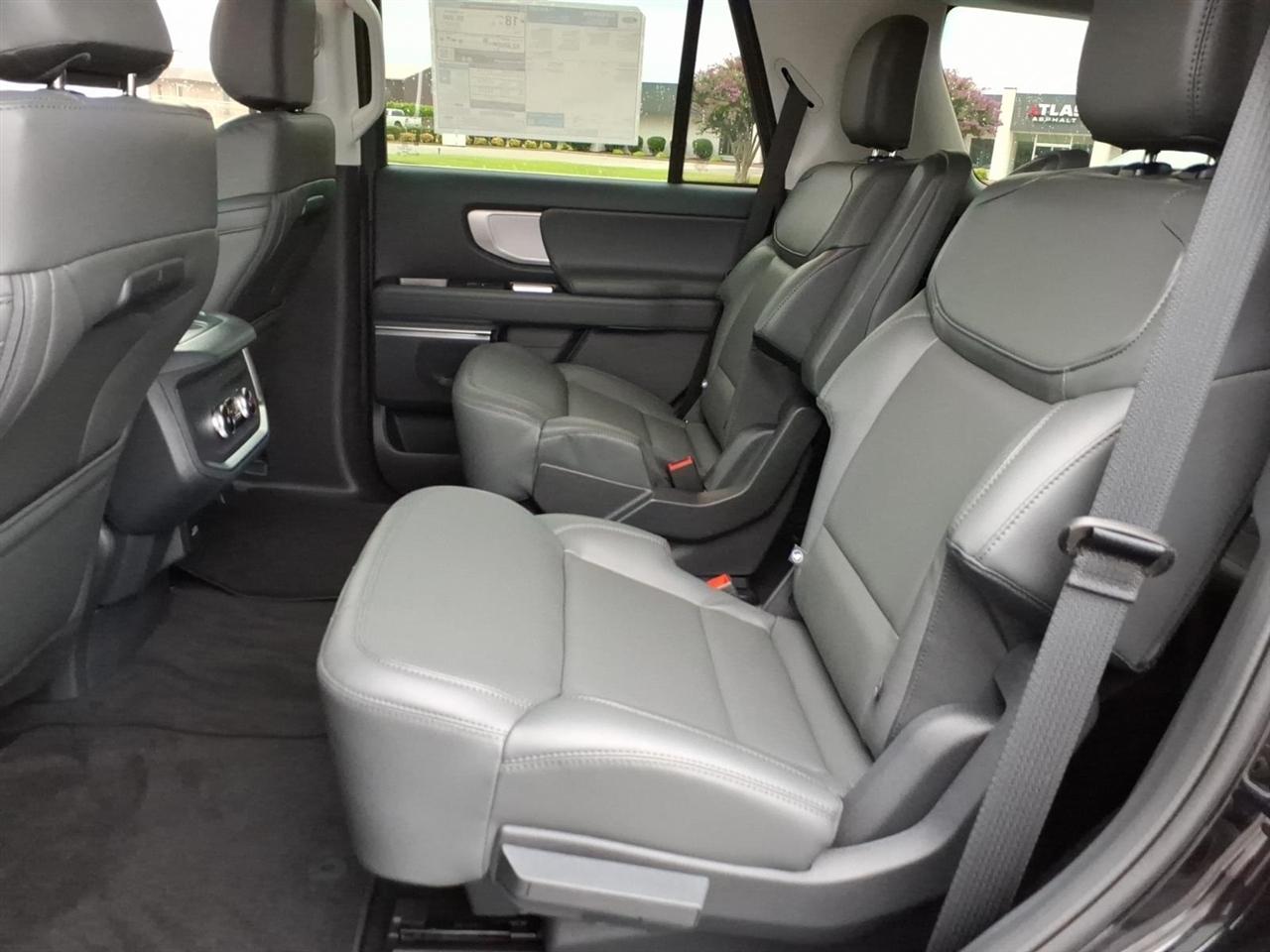 Ford Expedition  2027