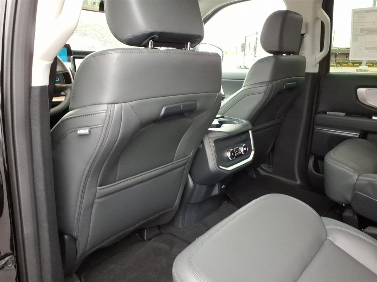 Ford Expedition  2027