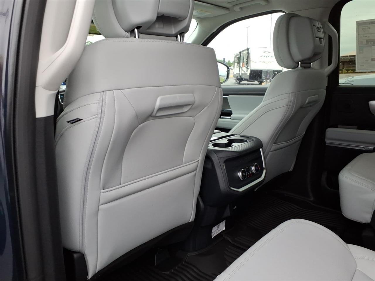 Ford Expedition  2027