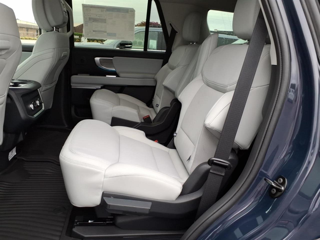 Ford Expedition  2027