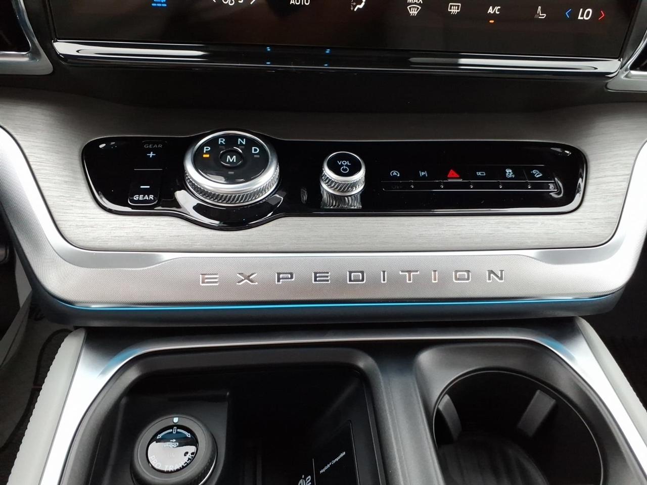 Ford Expedition  2027