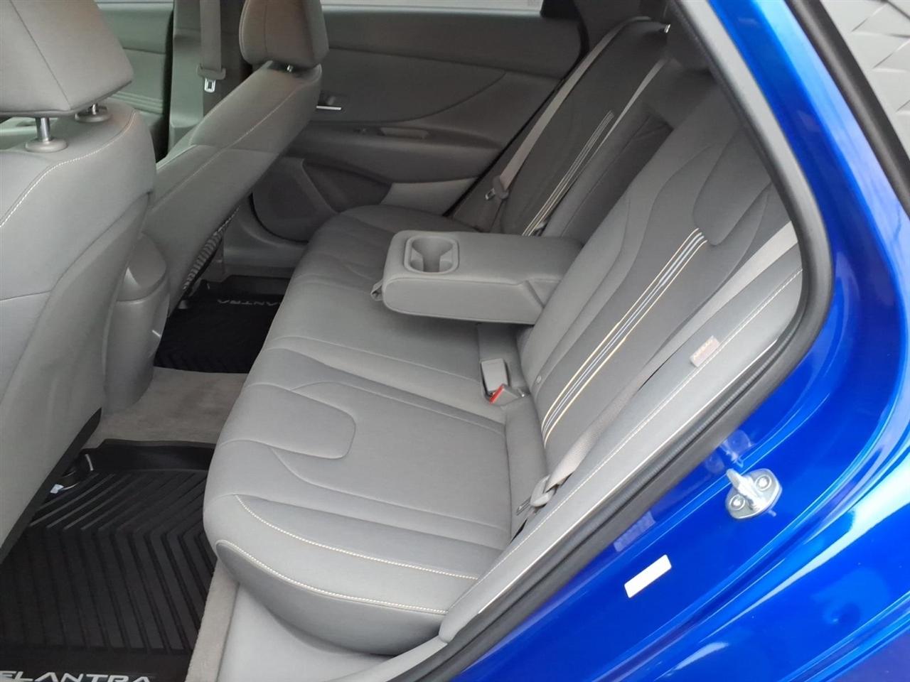 Hyundai Elantra  2024