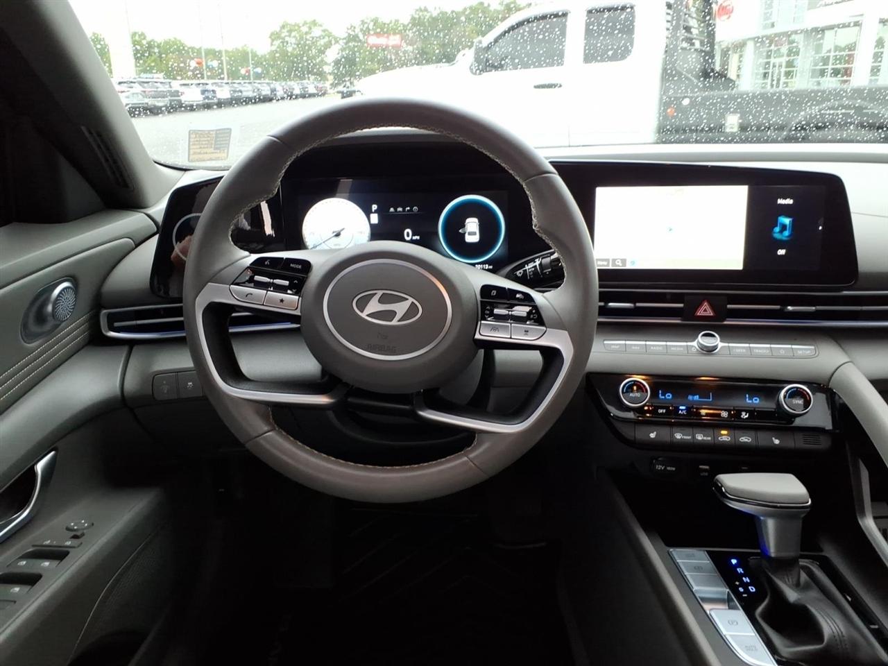 Hyundai Elantra  2024