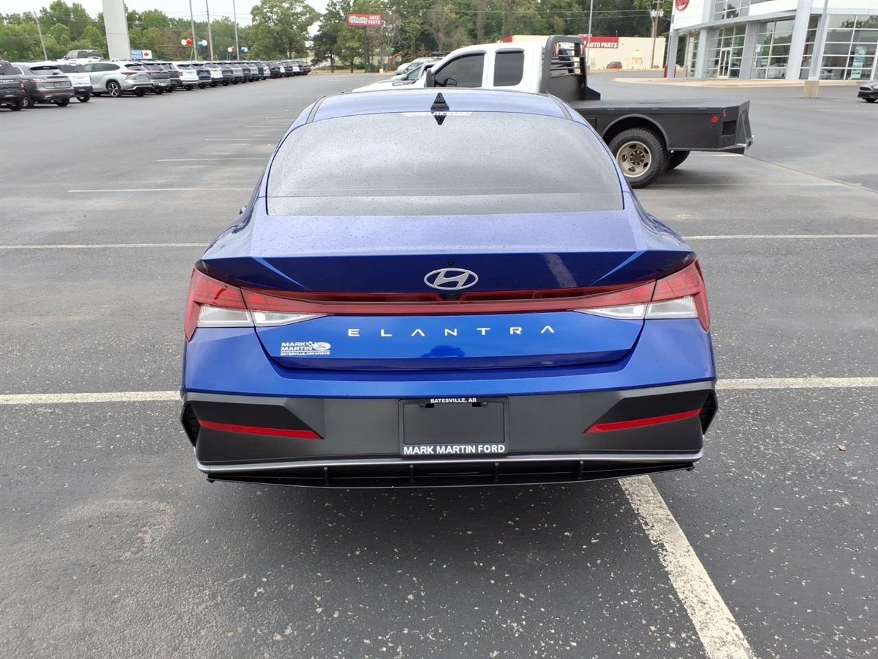 Hyundai Elantra  2024