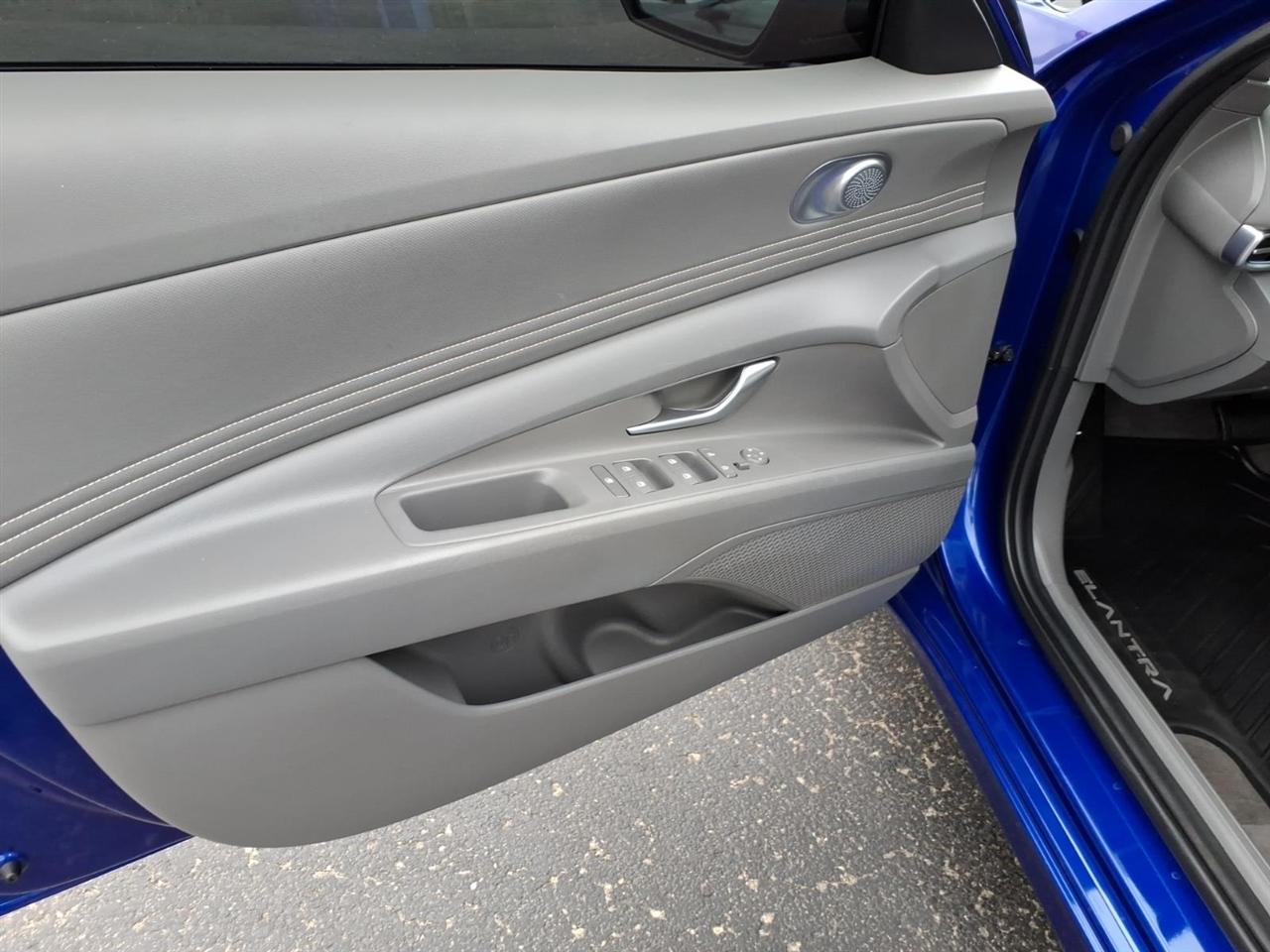 Hyundai Elantra  2024
