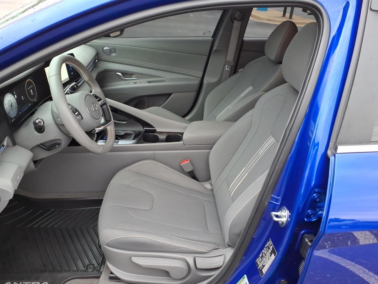 Hyundai Elantra  2024