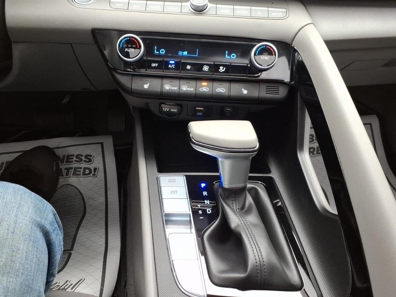 Hyundai Elantra  2024