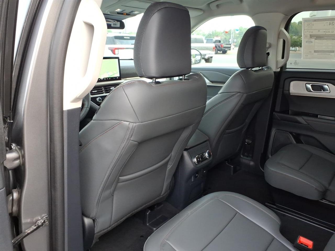 Ford Explorer  2026