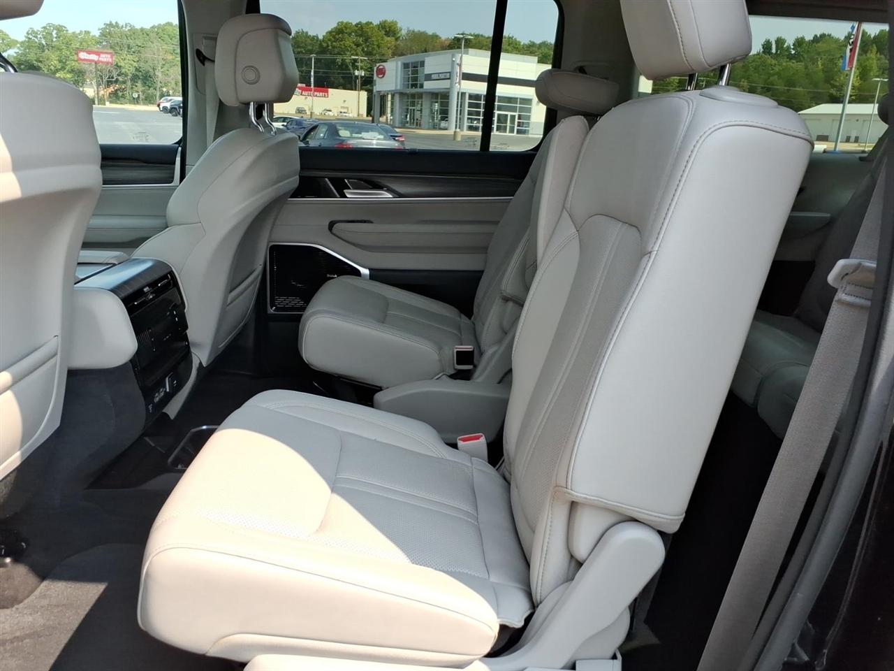 Jeep Wagoneer L  2024
