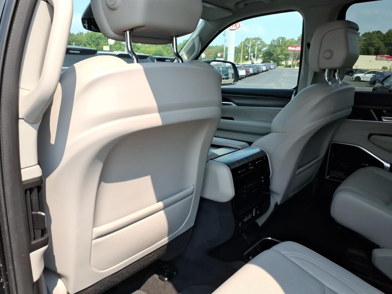 Jeep Wagoneer L  2024