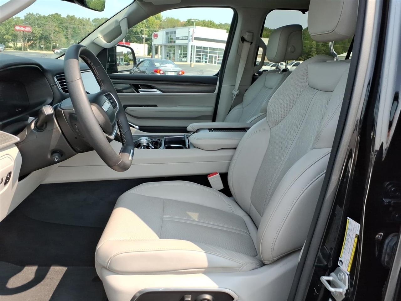 Jeep Wagoneer L  2024