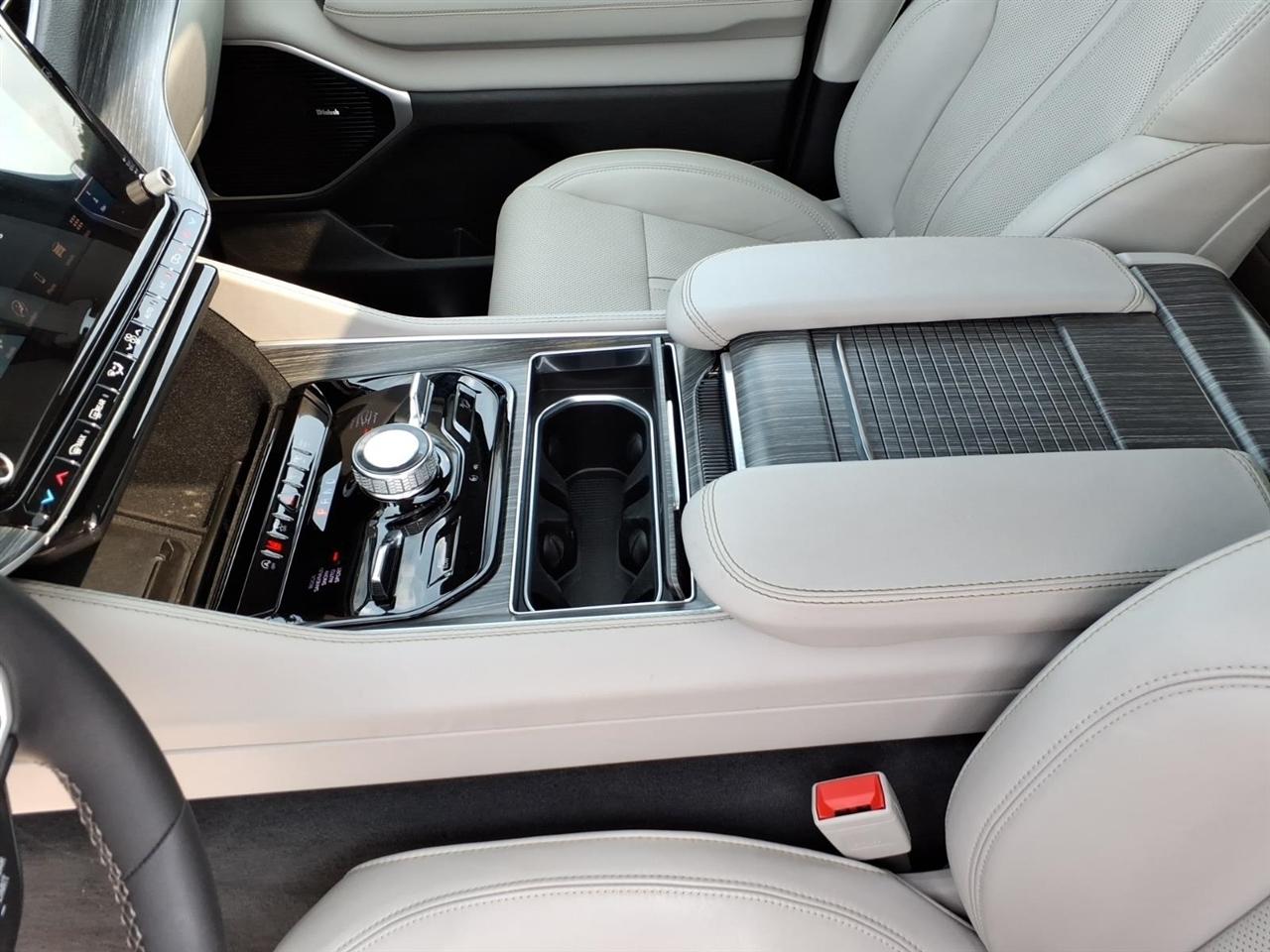 Jeep Wagoneer L  2024