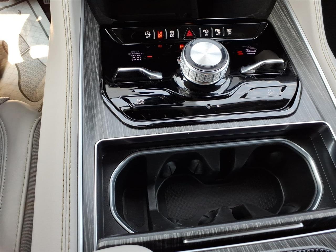 Jeep Wagoneer L  2024