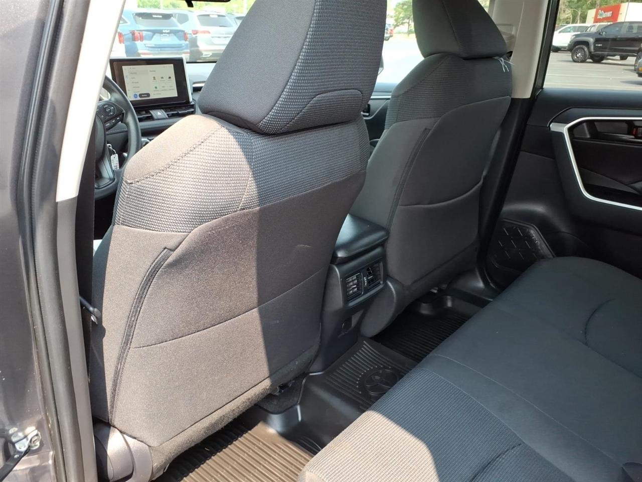 Toyota RAV4  2024