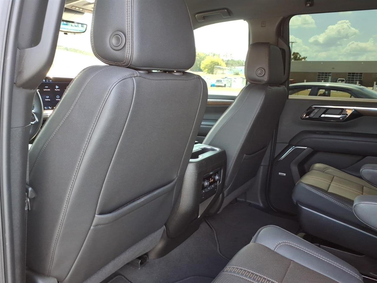Chevrolet Suburban  2025
