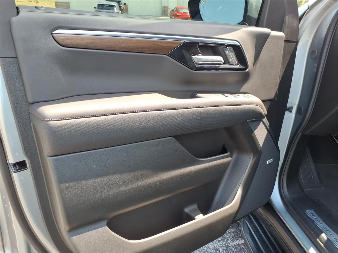 Chevrolet Suburban  2025