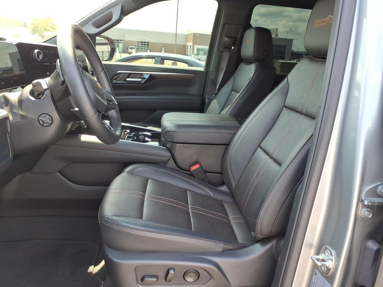 Chevrolet Suburban  2025