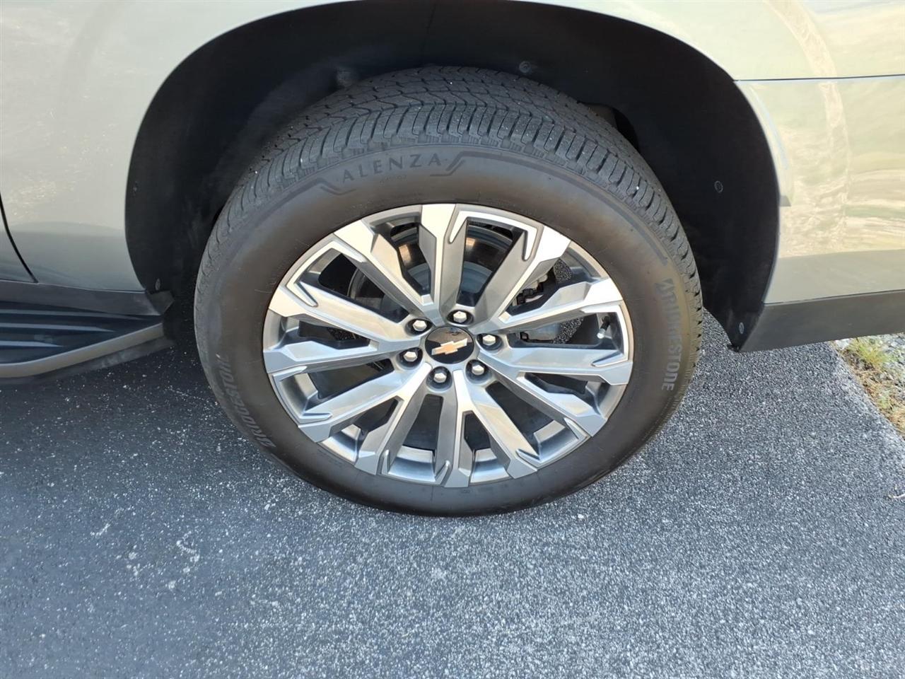 Chevrolet Suburban  2025