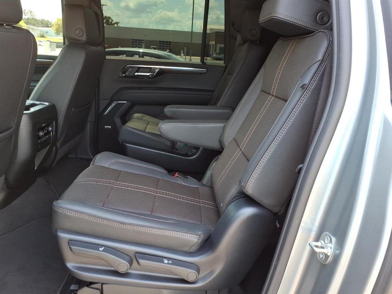 Chevrolet Suburban  2025