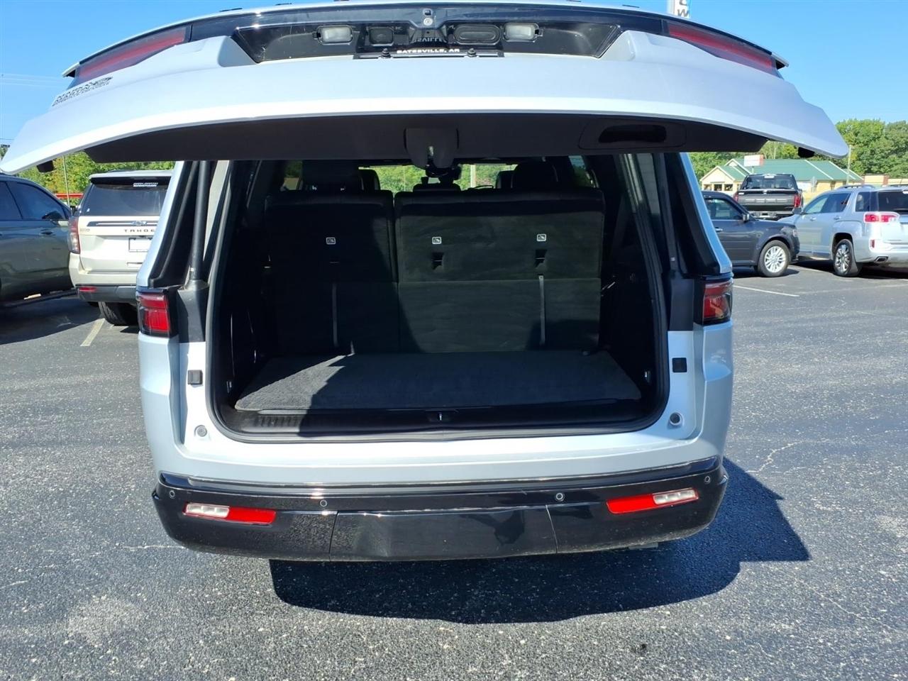 Jeep Wagoneer  2022