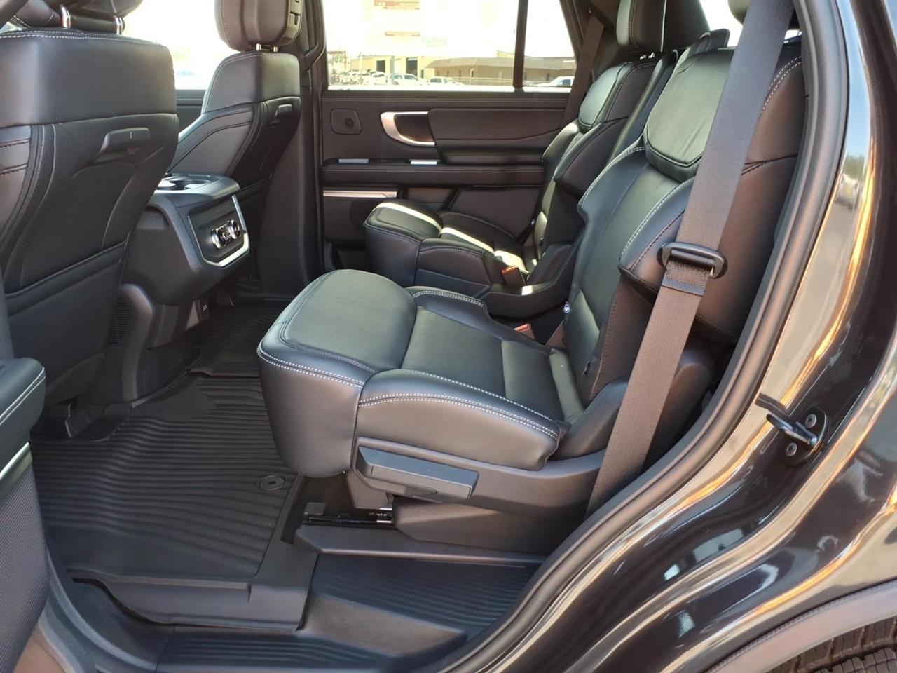 Ford Expedition  2027