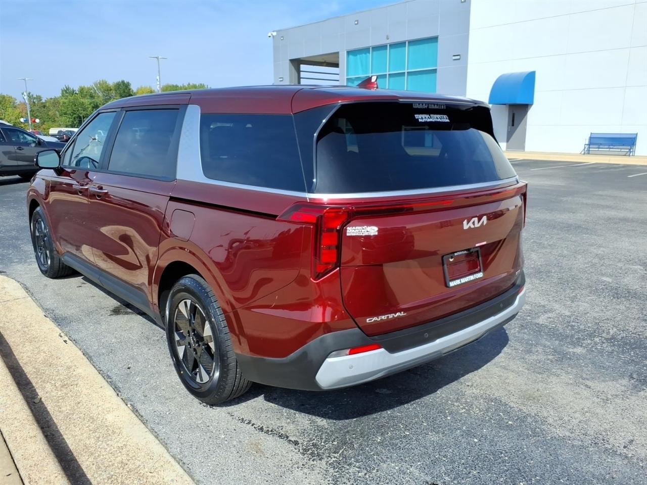 Kia Carnival Hybrid  2025