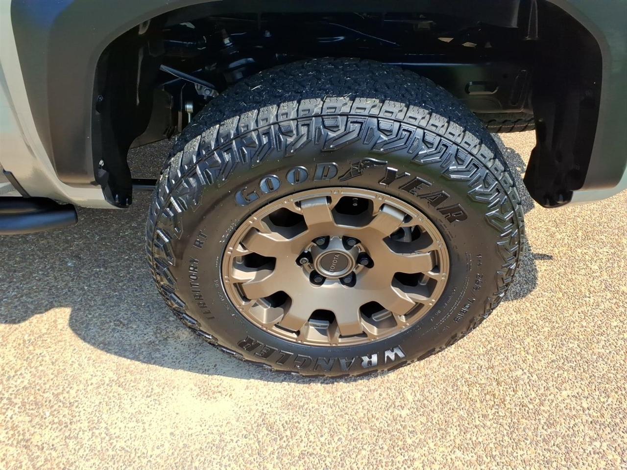 Toyota Tacoma 4WD  2025