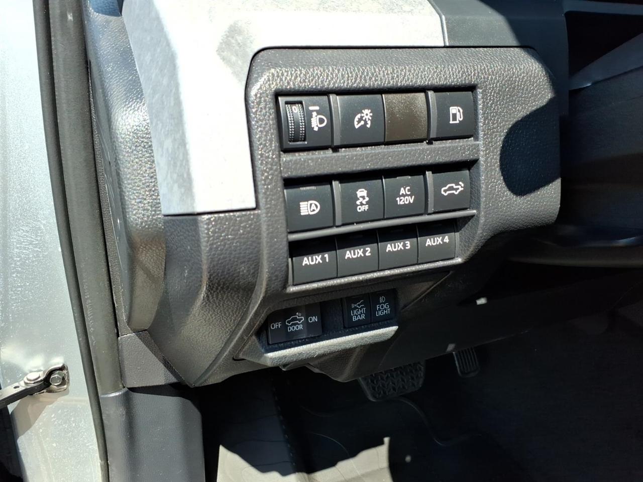 Toyota Tacoma 4WD  2025