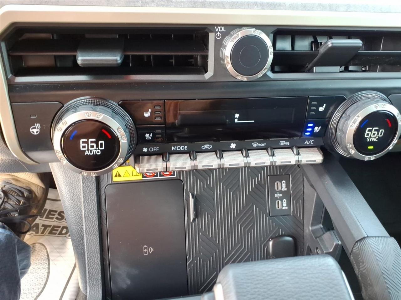 Toyota Tacoma 4WD  2025