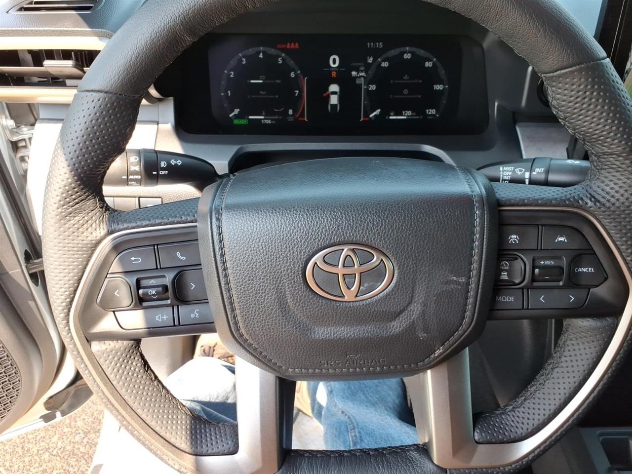 Toyota Tacoma 4WD  2025