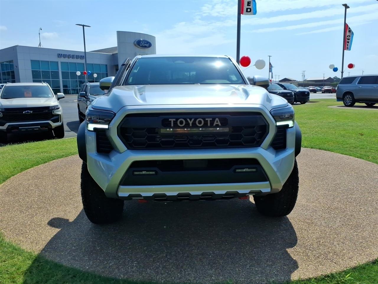 Toyota Tacoma 4WD  2025