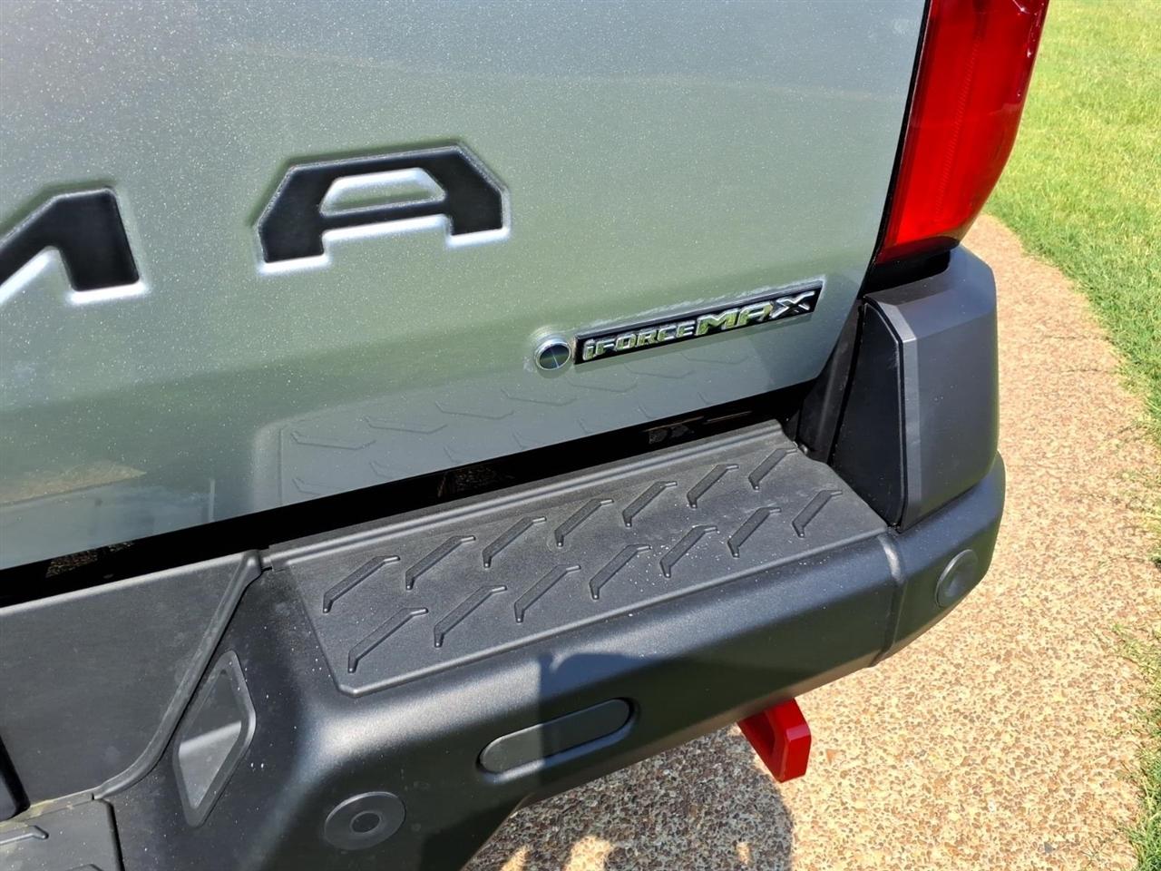Toyota Tacoma 4WD  2025