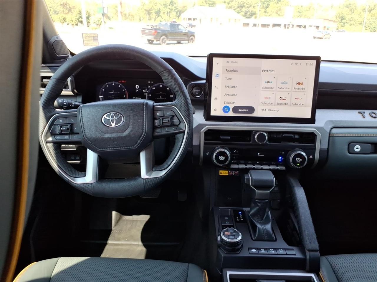 Toyota Tacoma 4WD  2025