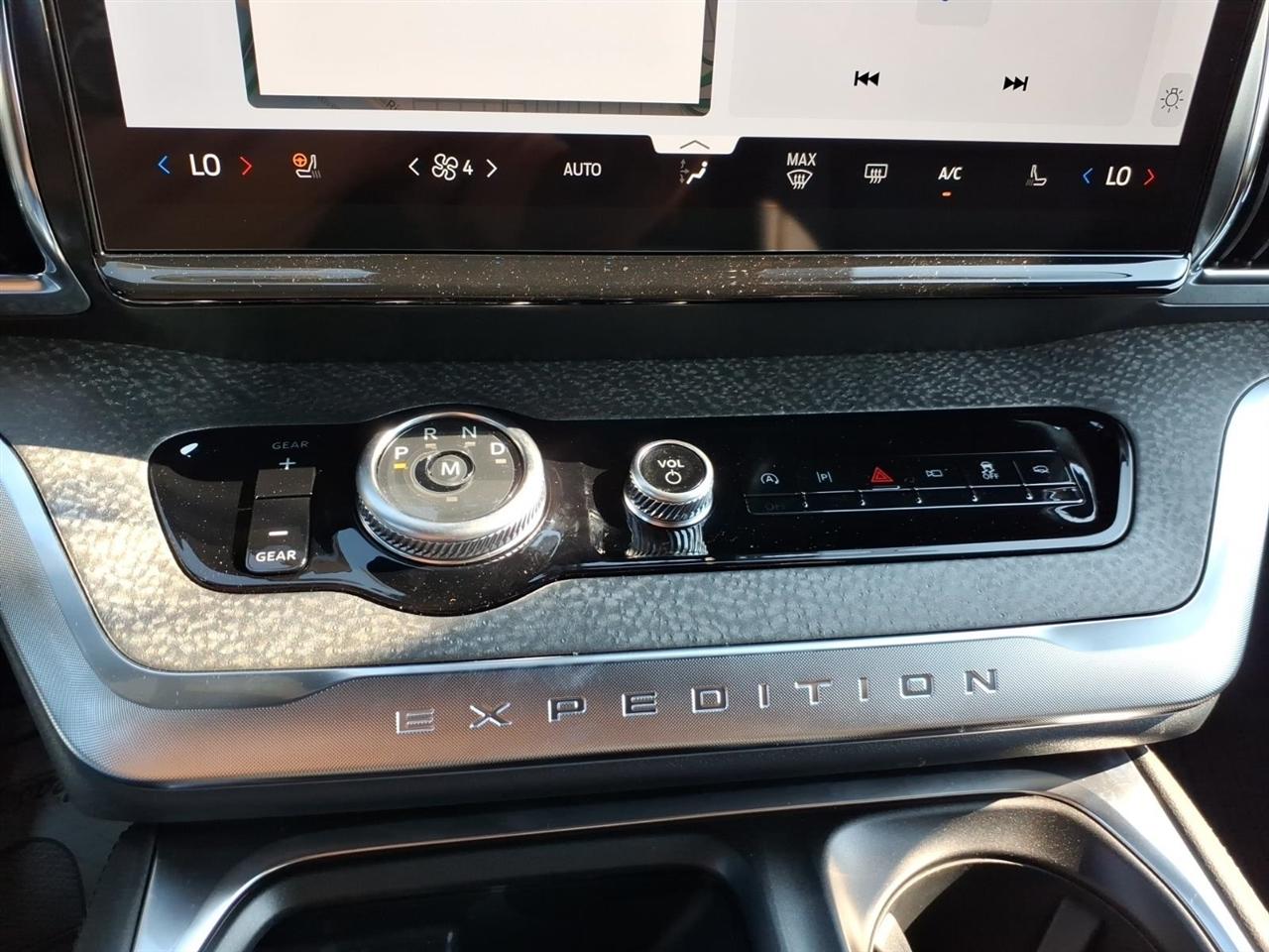 Ford Expedition  2027
