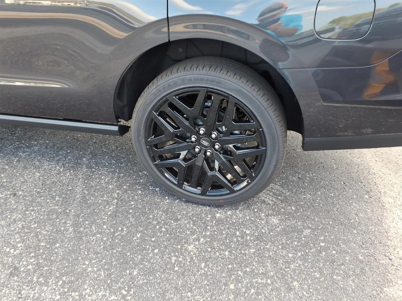 Ford Expedition  2027