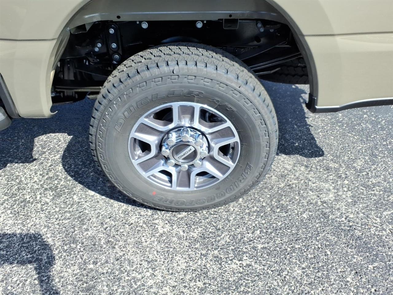 Ford Super Duty F-250 SRW  2027