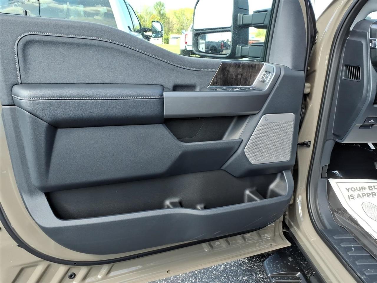 Ford Super Duty F-250 SRW  2027