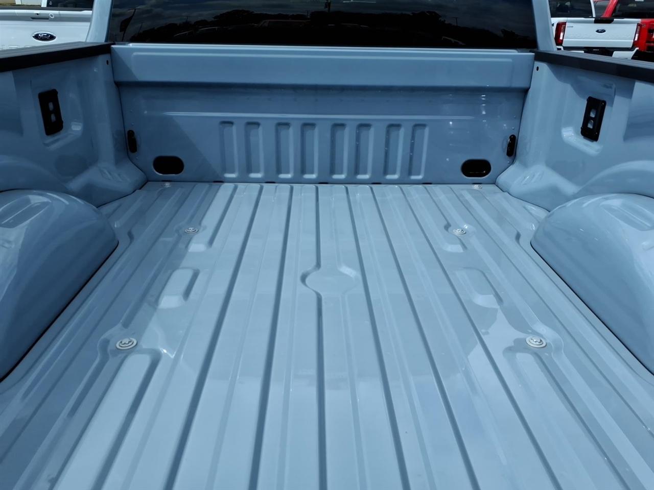Ford Super Duty F-250 SRW  2027