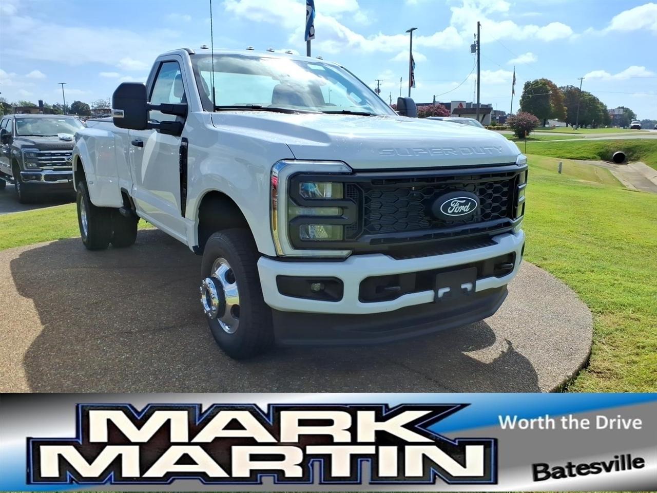 Ford Super Duty F-350 DRW  2027