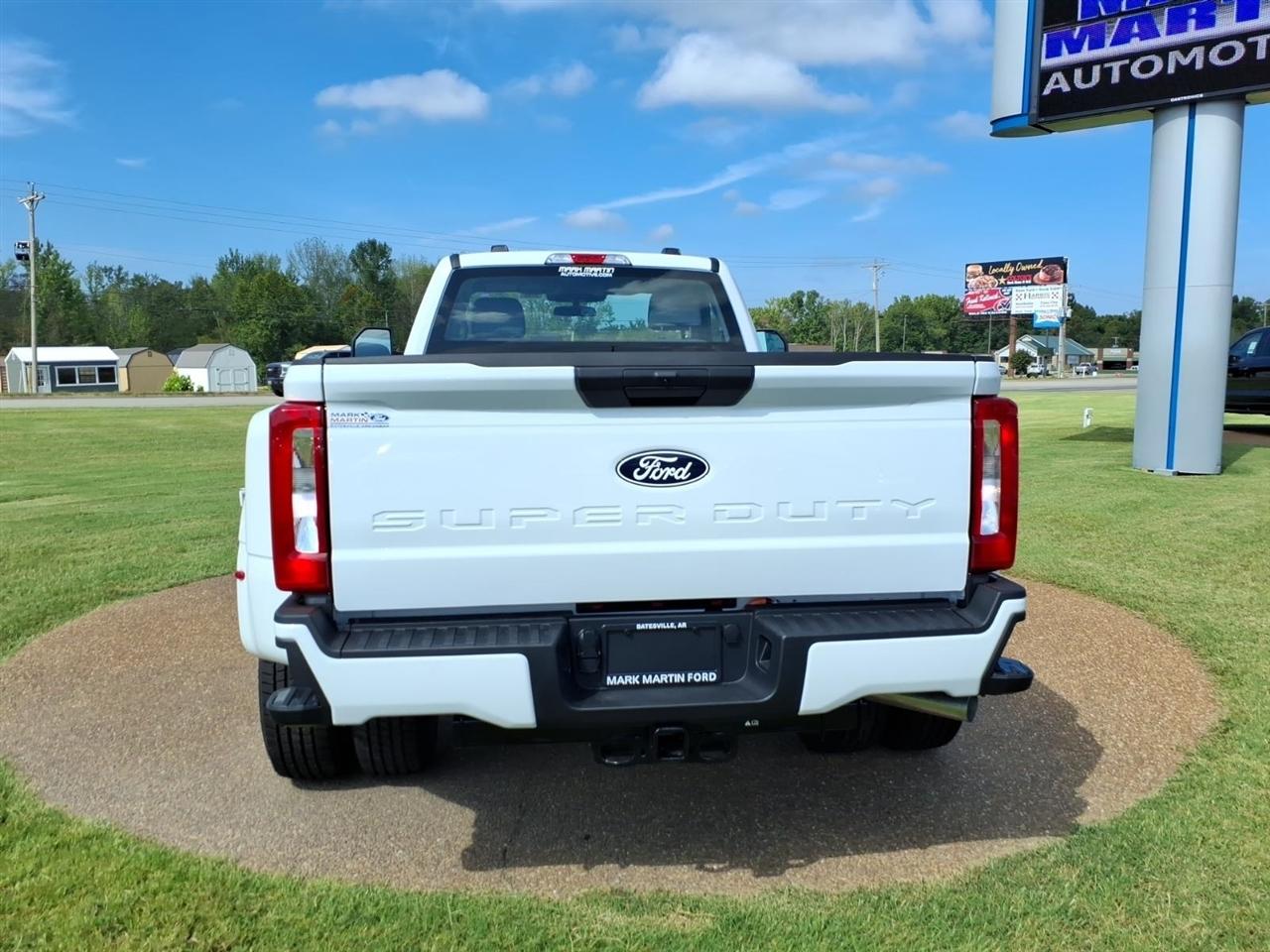 Ford Super Duty F-350 DRW  2027