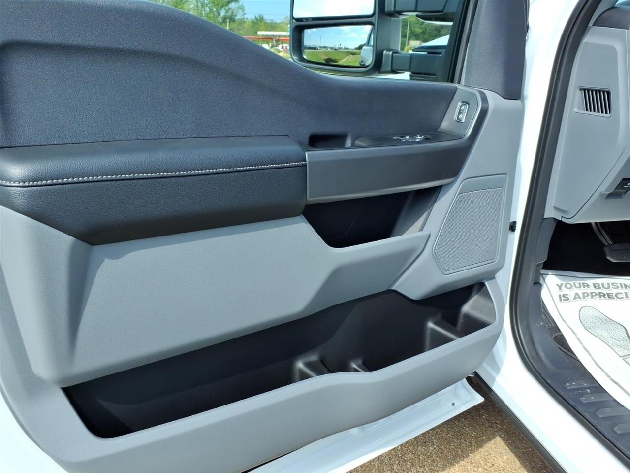 Ford Super Duty F-350 DRW  2027
